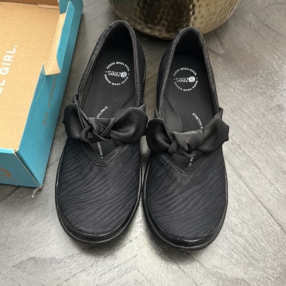 Bzees Black Women's Playful Sneaker Size 7.5 New in Box! - Picture 5 of 5